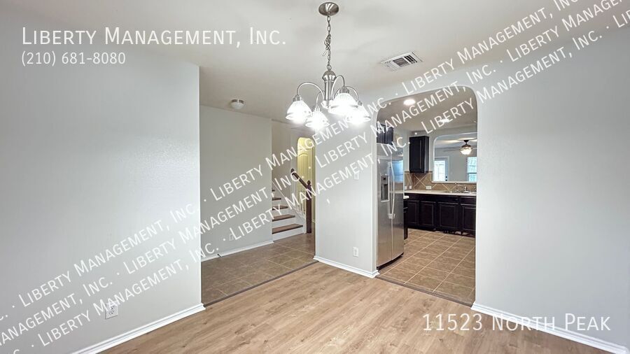 Fantastic 5 Bedroom, 3.5 Bath Home right outside 1604! property image