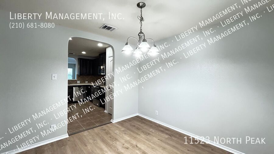 Fantastic 5 Bedroom, 3.5 Bath Home right outside 1604! property image