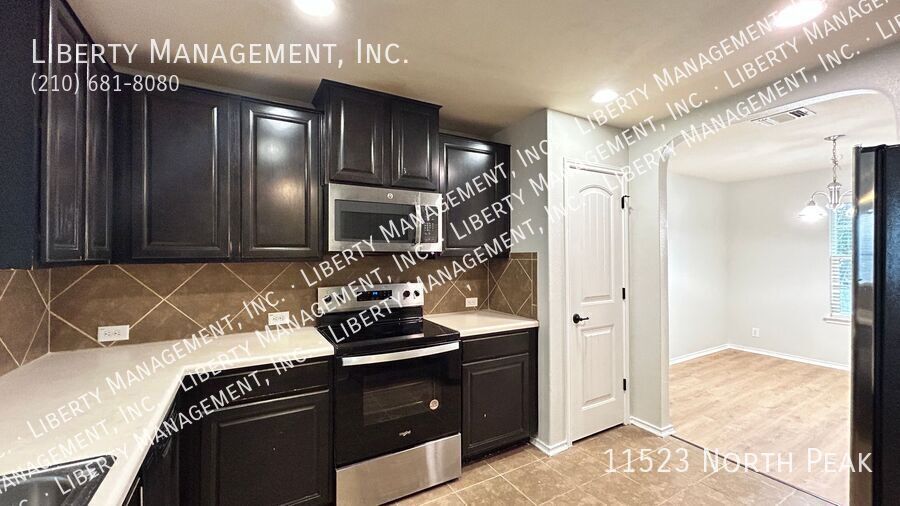 Fantastic 5 Bedroom, 3.5 Bath Home right outside 1604! property image