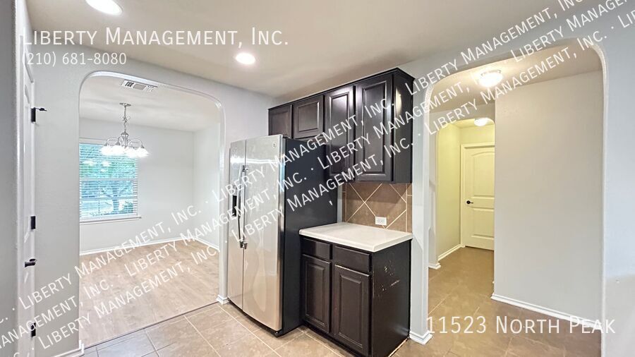 Fantastic 5 Bedroom, 3.5 Bath Home right outside 1604! property image