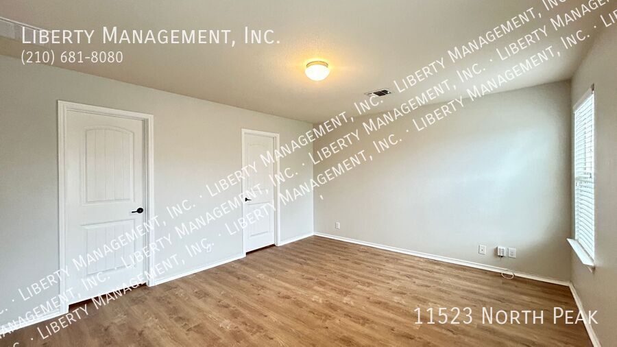 Fantastic 5 Bedroom, 3.5 Bath Home right outside 1604! property image