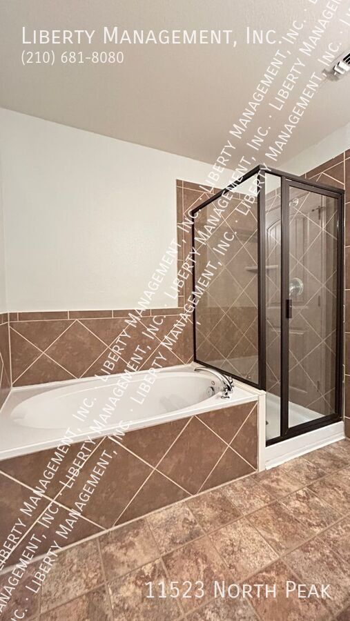 Fantastic 5 Bedroom, 3.5 Bath Home right outside 1604! property image