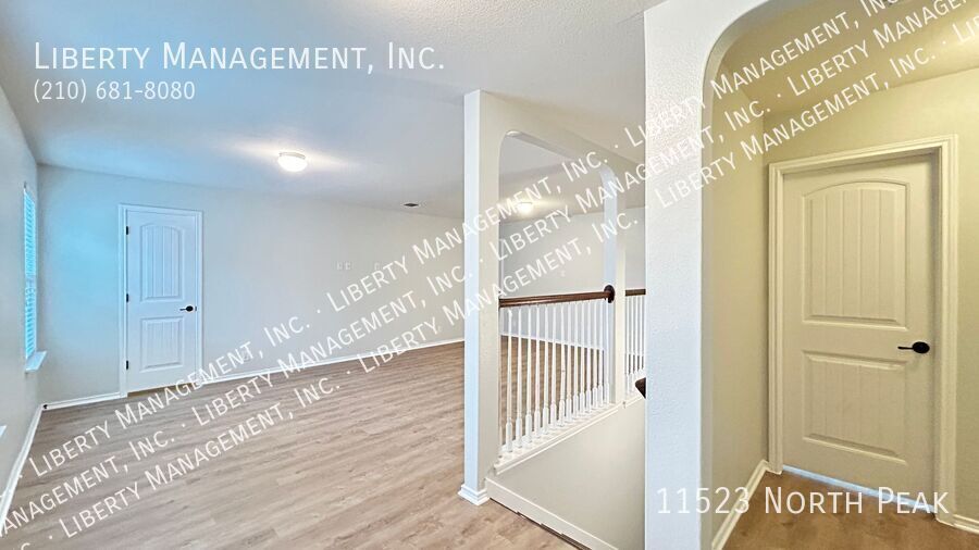 Fantastic 5 Bedroom, 3.5 Bath Home right outside 1604! property image