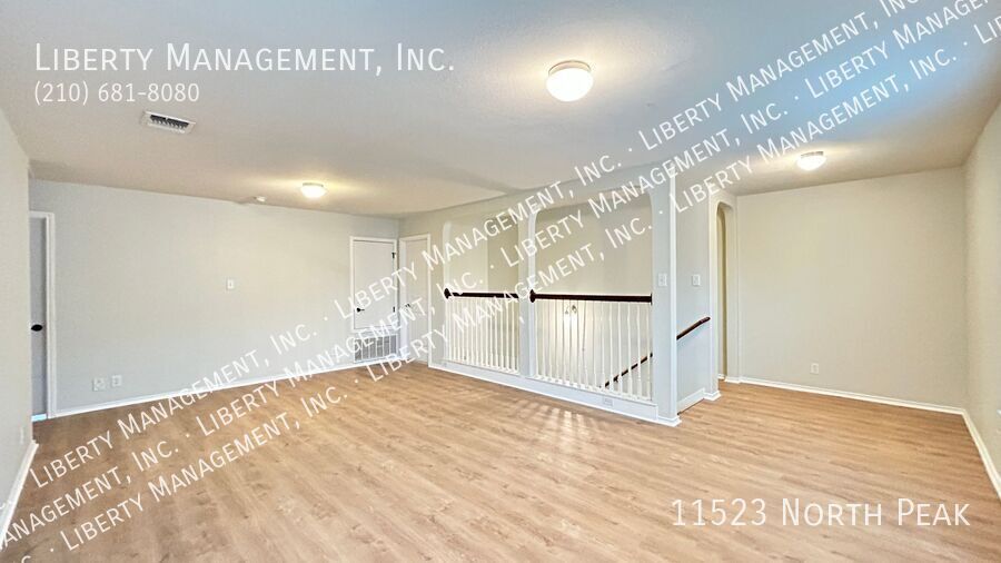 Fantastic 5 Bedroom, 3.5 Bath Home right outside 1604! property image