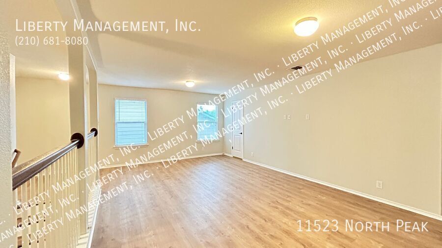 Fantastic 5 Bedroom, 3.5 Bath Home right outside 1604! property image