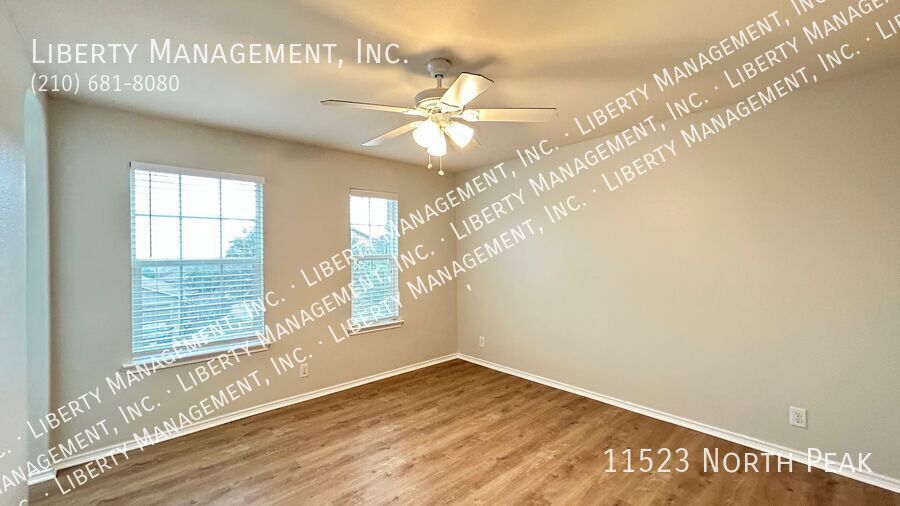 Fantastic 5 Bedroom, 3.5 Bath Home right outside 1604! property image