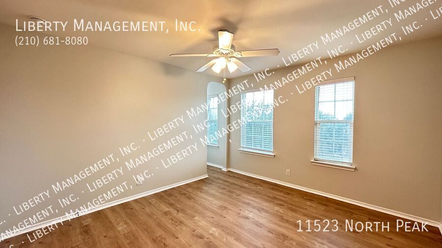 Fantastic 5 Bedroom, 3.5 Bath Home right outside 1604! property image