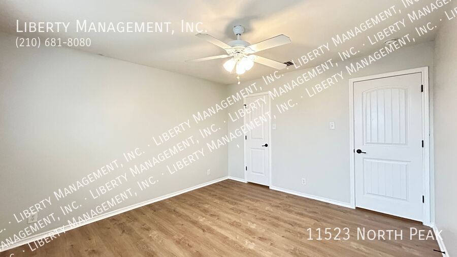 Fantastic 5 Bedroom, 3.5 Bath Home right outside 1604! property image