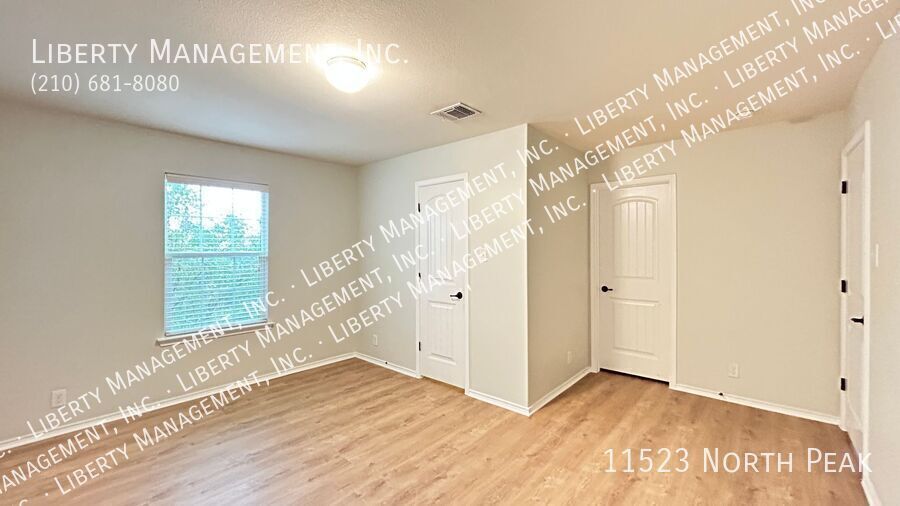 Fantastic 5 Bedroom, 3.5 Bath Home right outside 1604! property image