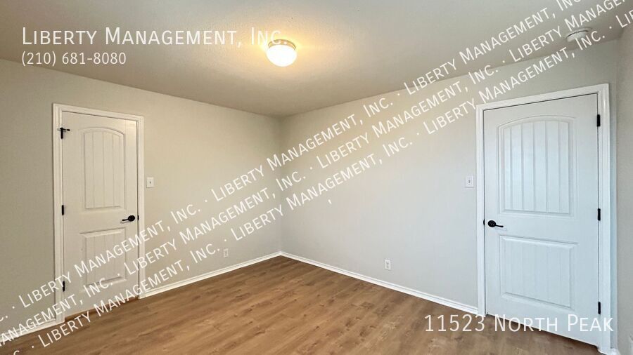 Fantastic 5 Bedroom, 3.5 Bath Home right outside 1604! property image