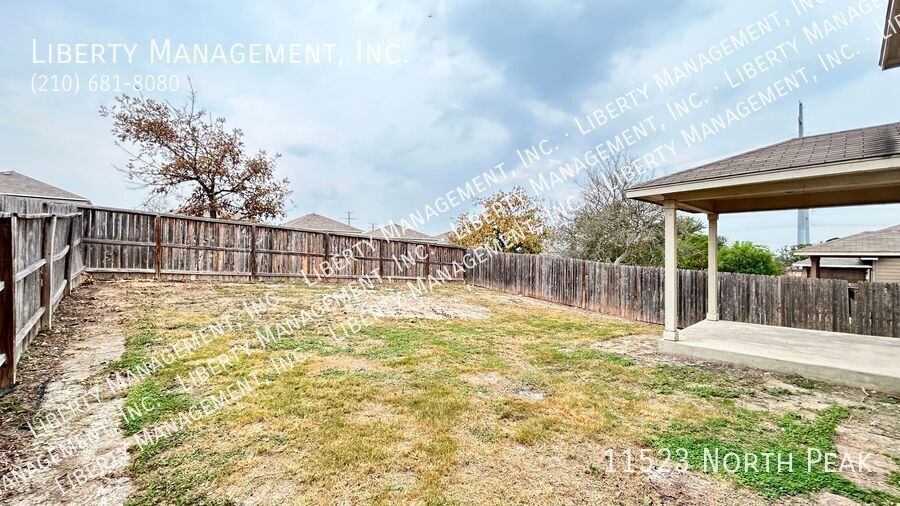 Fantastic 5 Bedroom, 3.5 Bath Home right outside 1604! property image