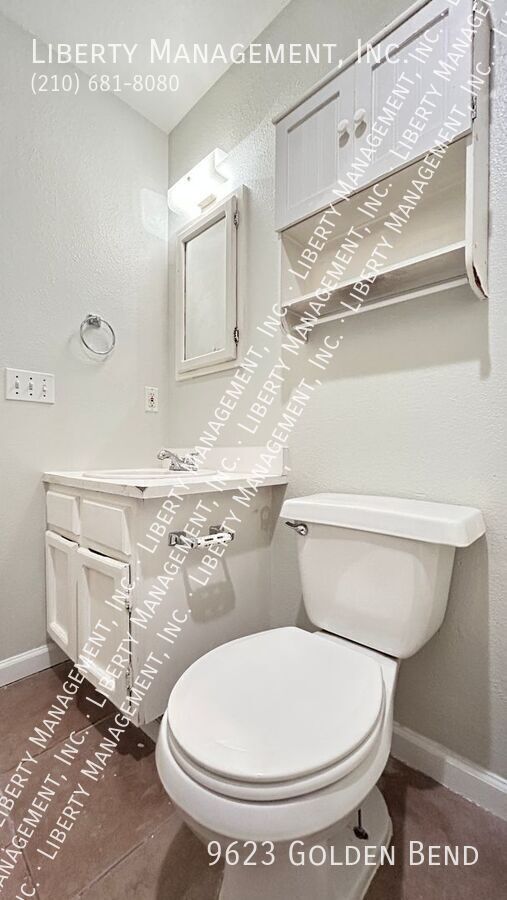 Charming 2 Bedroom, 1 Bath home property image