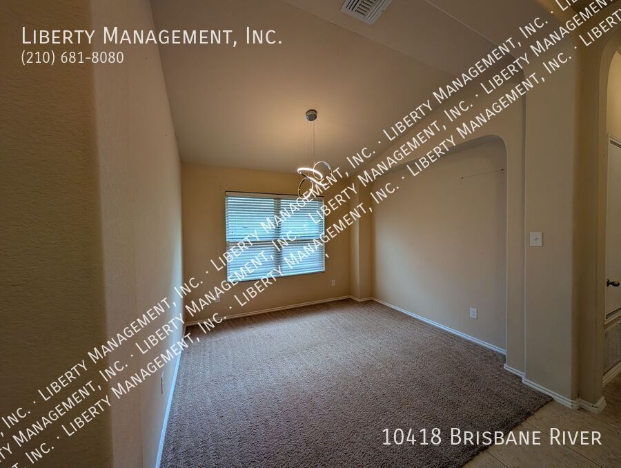 Beautiful 3 Bedroom, 2 Bath Home in MacArthur Park property image