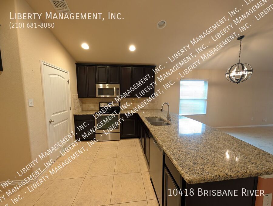 Beautiful 3 Bedroom, 2 Bath Home in MacArthur Park property image