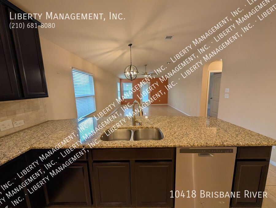 Beautiful 3 Bedroom, 2 Bath Home in MacArthur Park property image