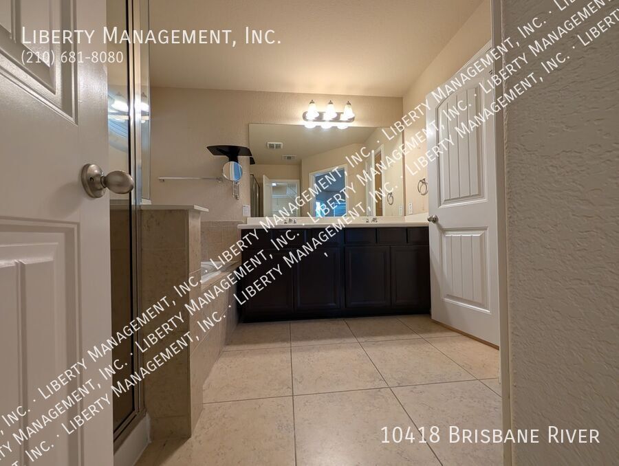 Beautiful 3 Bedroom, 2 Bath Home in MacArthur Park property image