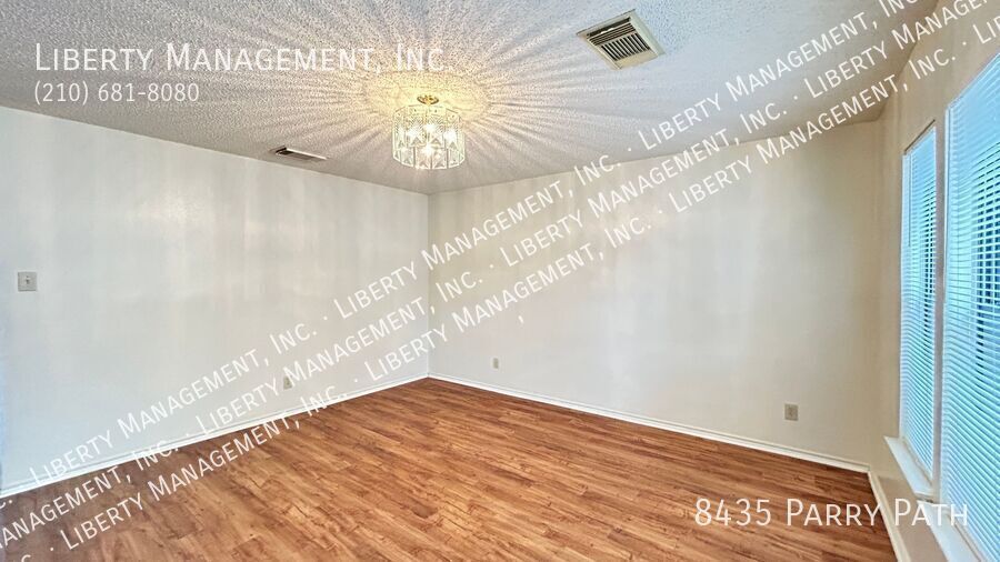 Spacious 4 Bedroom, 2.5 Bath Home property image