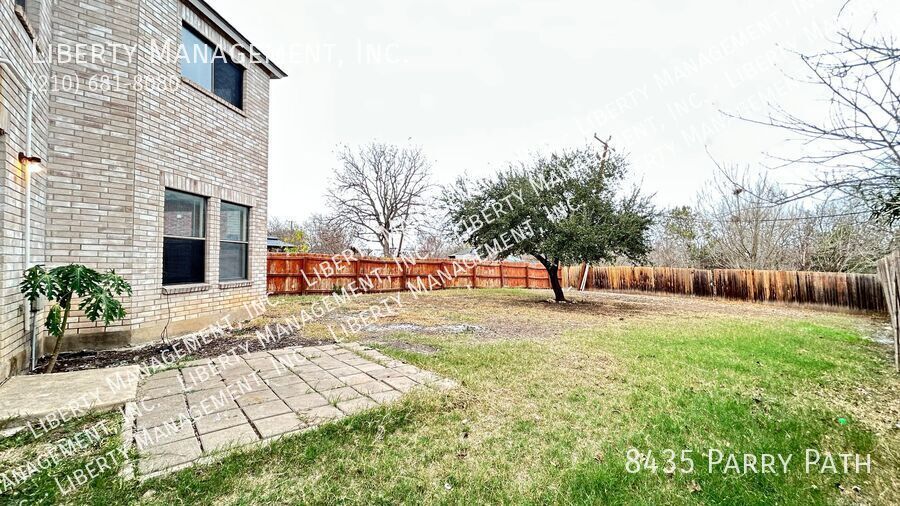 Spacious 4 Bedroom, 2.5 Bath Home property image