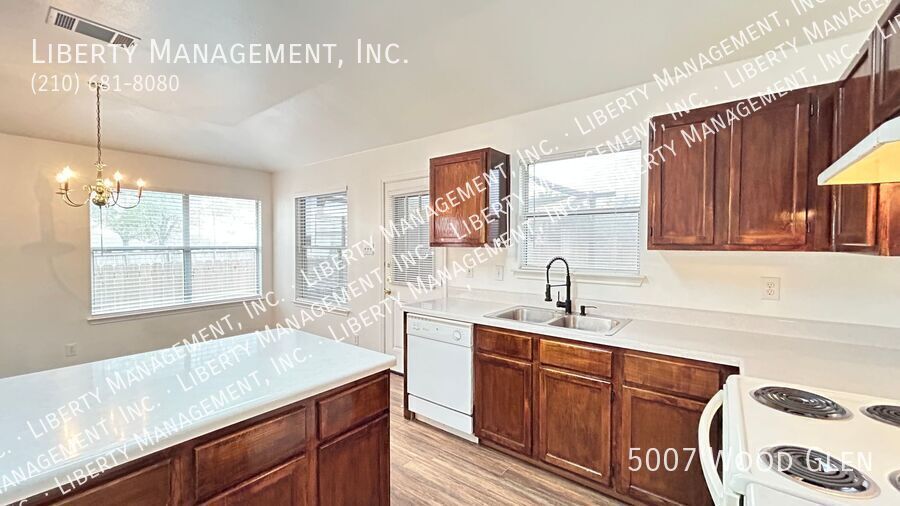 3 Bed, 2 Bath 1623 sq ft Single Story Home in Gated Community property image