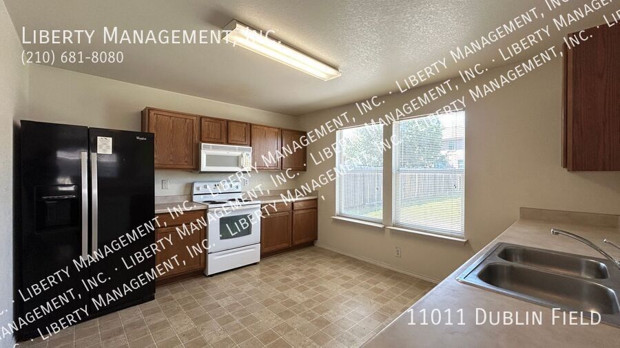 Spacious 4 Bedroom, 2.5 Bath Home property image