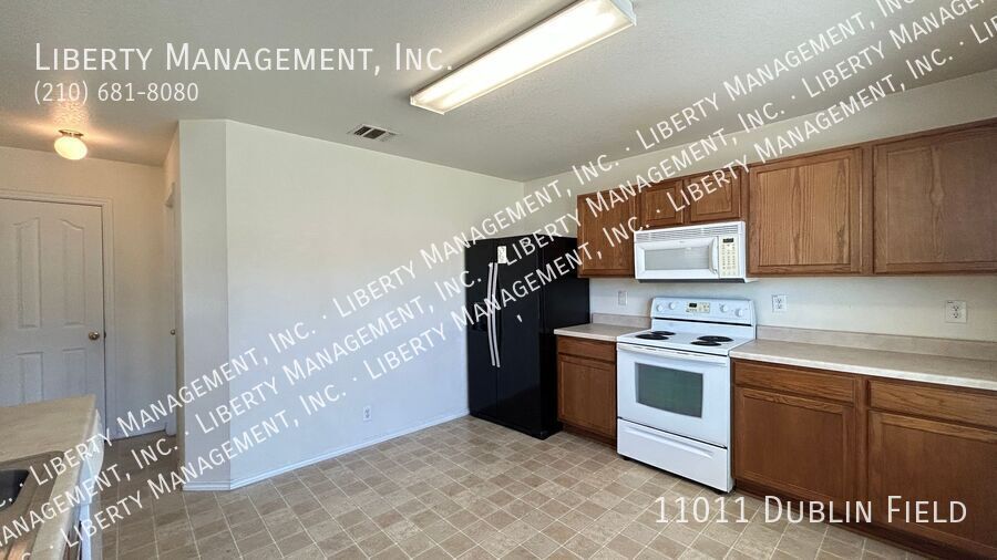 Spacious 4 Bedroom, 2.5 Bath Home property image