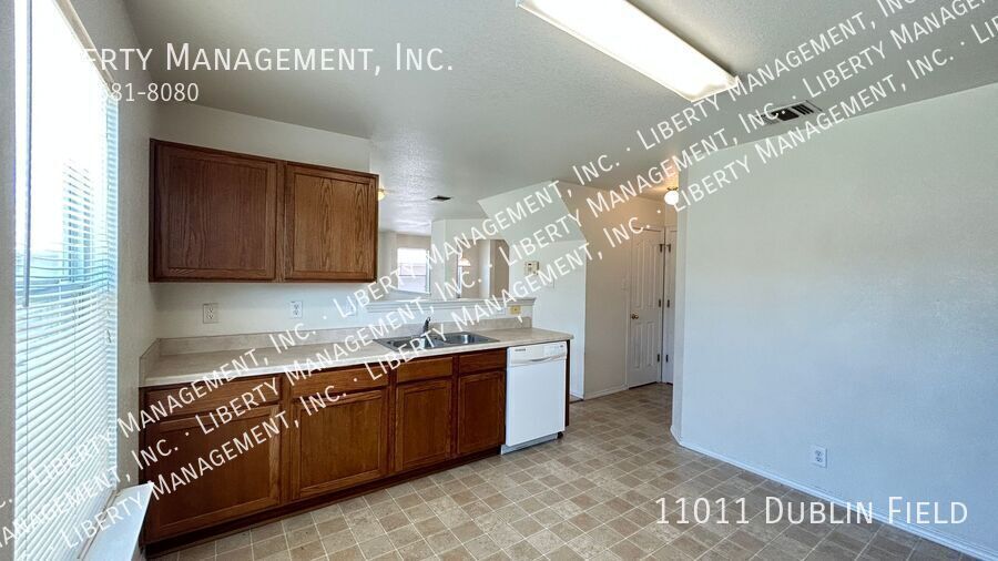 Spacious 4 Bedroom, 2.5 Bath Home property image