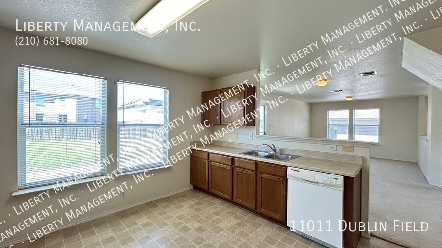 Spacious 4 Bedroom, 2.5 Bath Home property image