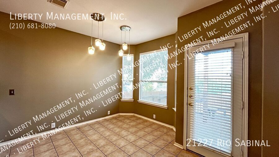 4 beds/3 bath home with Panoramic VIEWS Galore property image