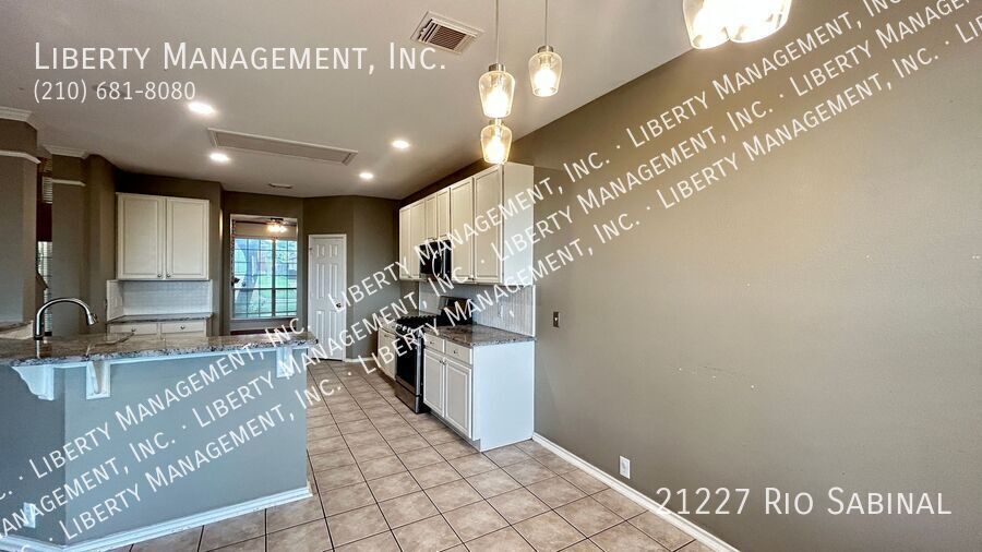4 beds/3 bath home with Panoramic VIEWS Galore property image