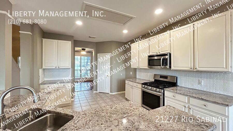 4 beds/3 bath home with Panoramic VIEWS Galore property image