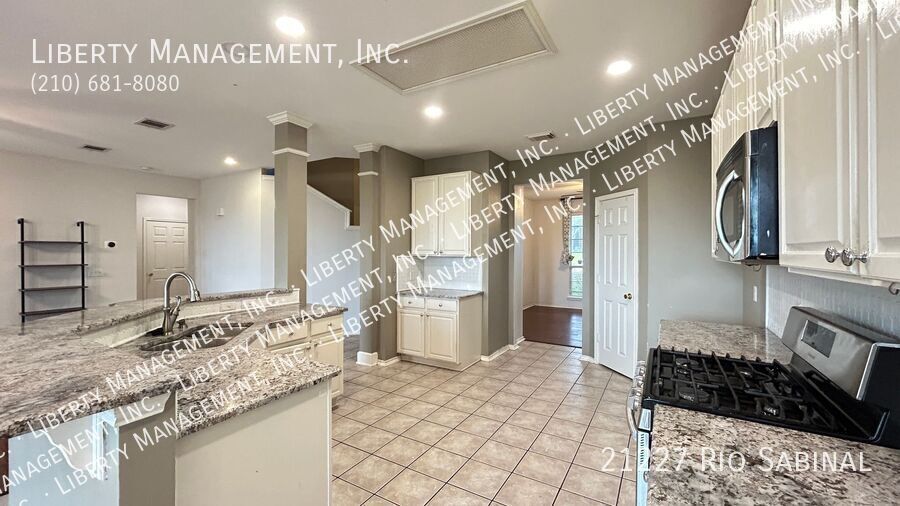 4 beds/3 bath home with Panoramic VIEWS Galore property image