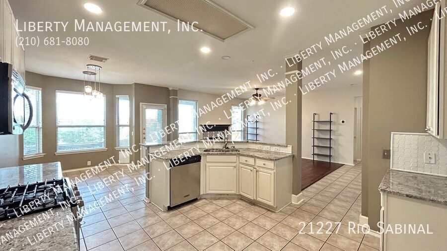 4 beds/3 bath home with Panoramic VIEWS Galore property image