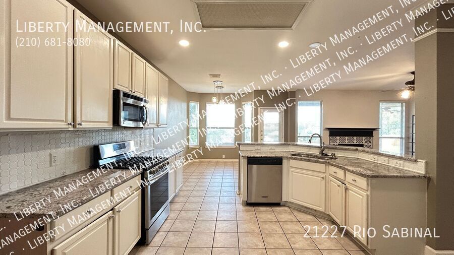4 beds/3 bath home with Panoramic VIEWS Galore property image