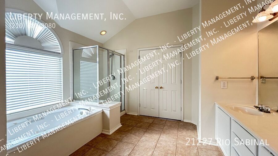 4 beds/3 bath home with Panoramic VIEWS Galore property image