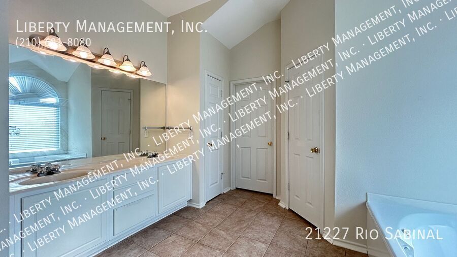 4 beds/3 bath home with Panoramic VIEWS Galore property image