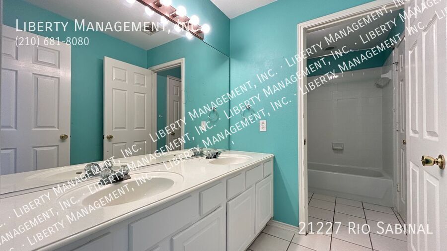 4 beds/3 bath home with Panoramic VIEWS Galore property image