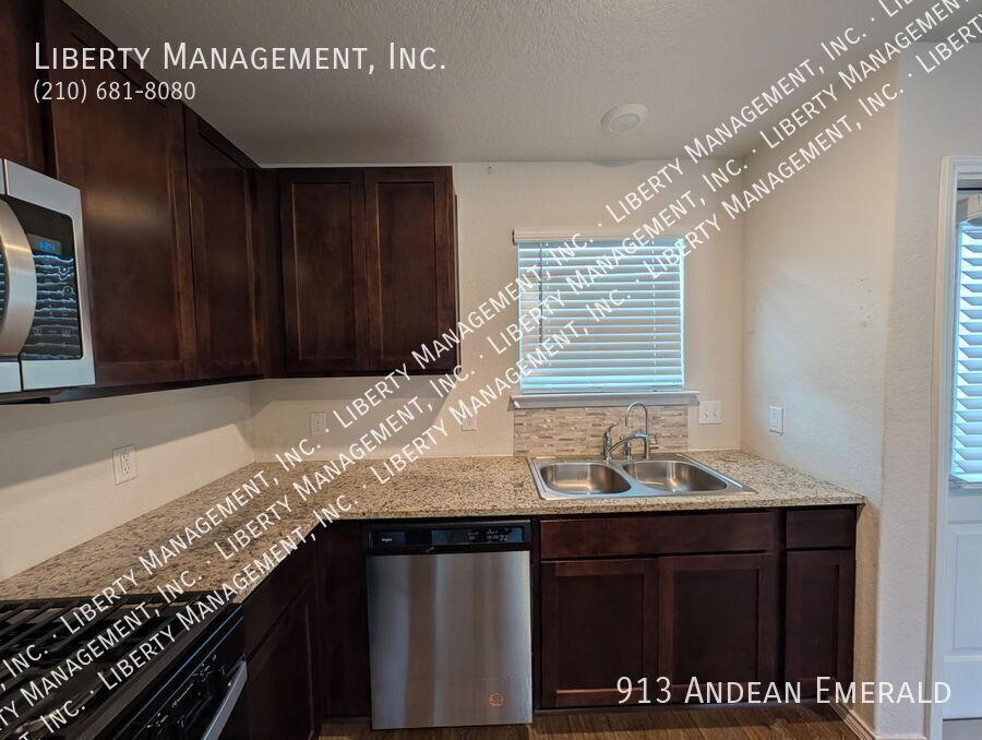 3 Bedroom, 2.5 Bath Home in Redbird Ranch property image