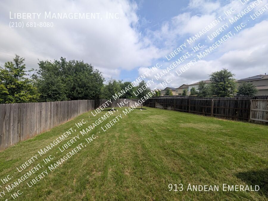 3 Bedroom, 2.5 Bath Home in Redbird Ranch property image