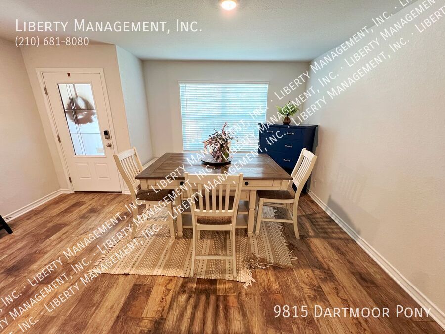 5 Bedroom, 2.5 Bath on a cul-de-sac property image