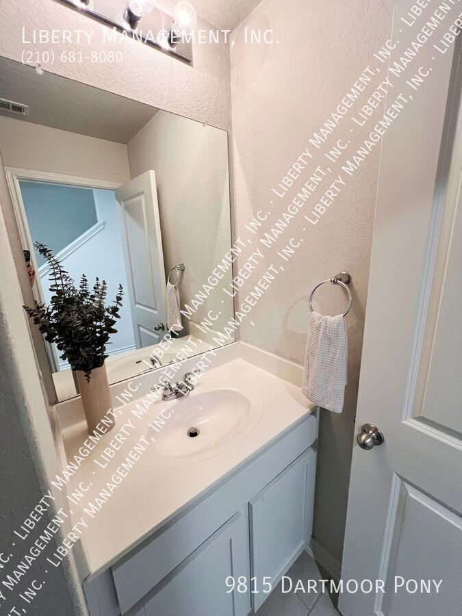 5 Bedroom, 2.5 Bath on a cul-de-sac property image