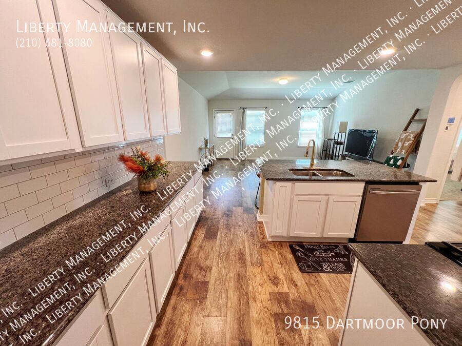 5 Bedroom, 2.5 Bath on a cul-de-sac property image