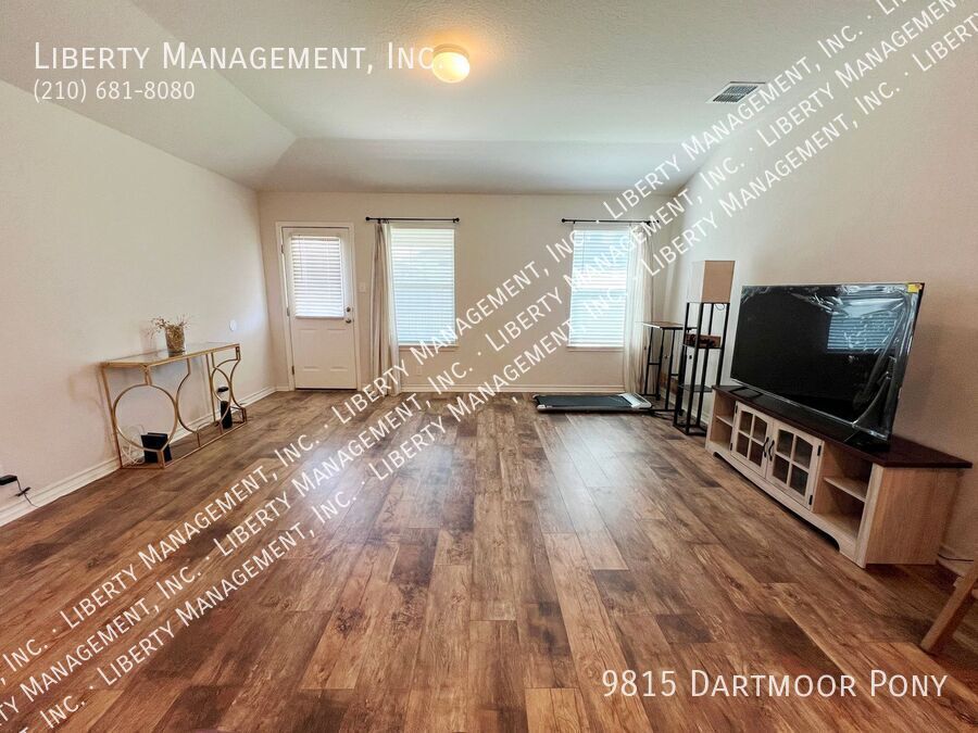 5 Bedroom, 2.5 Bath on a cul-de-sac property image