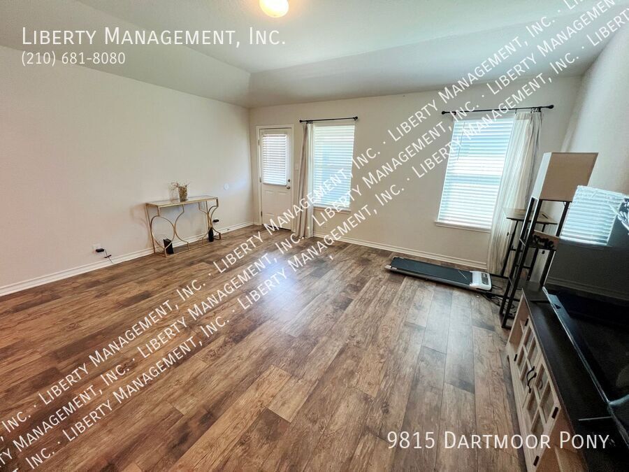 5 Bedroom, 2.5 Bath on a cul-de-sac property image