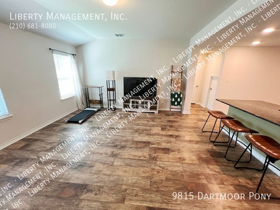 5 Bedroom, 2.5 Bath on a cul-de-sac property image