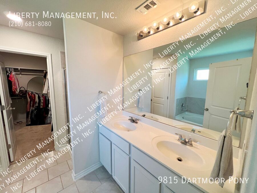 5 Bedroom, 2.5 Bath on a cul-de-sac property image