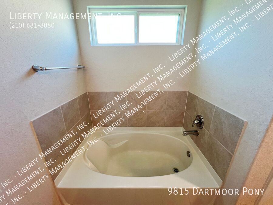 5 Bedroom, 2.5 Bath on a cul-de-sac property image