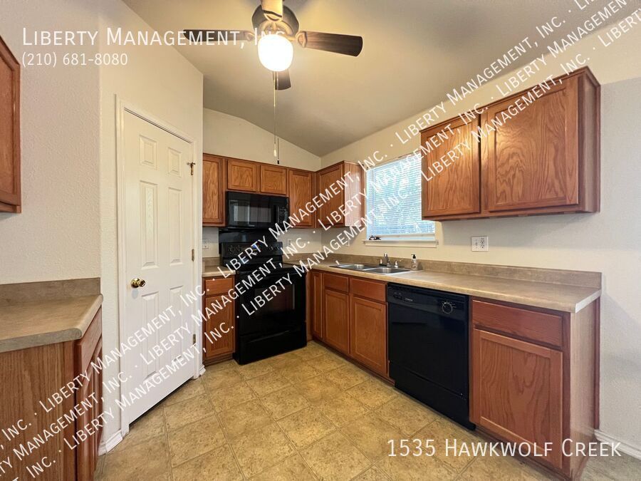 Beautiful one story home in a cul-de-sac property image