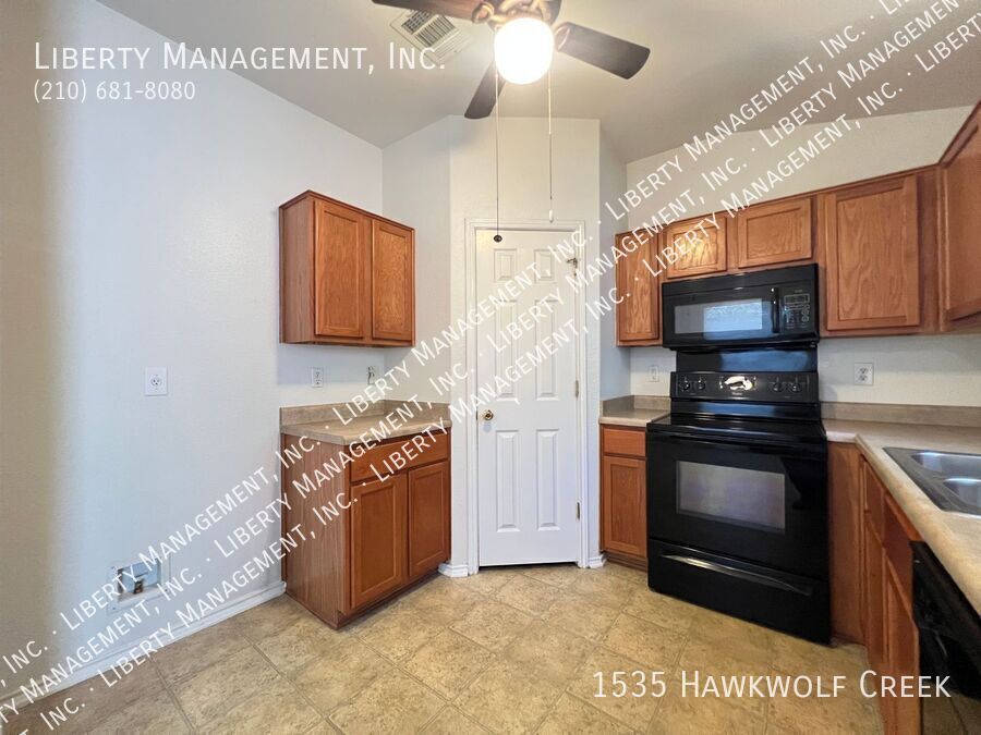 Beautiful one story home in a cul-de-sac property image