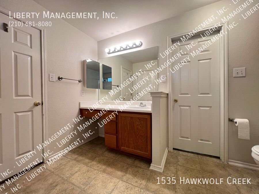 Beautiful one story home in a cul-de-sac property image