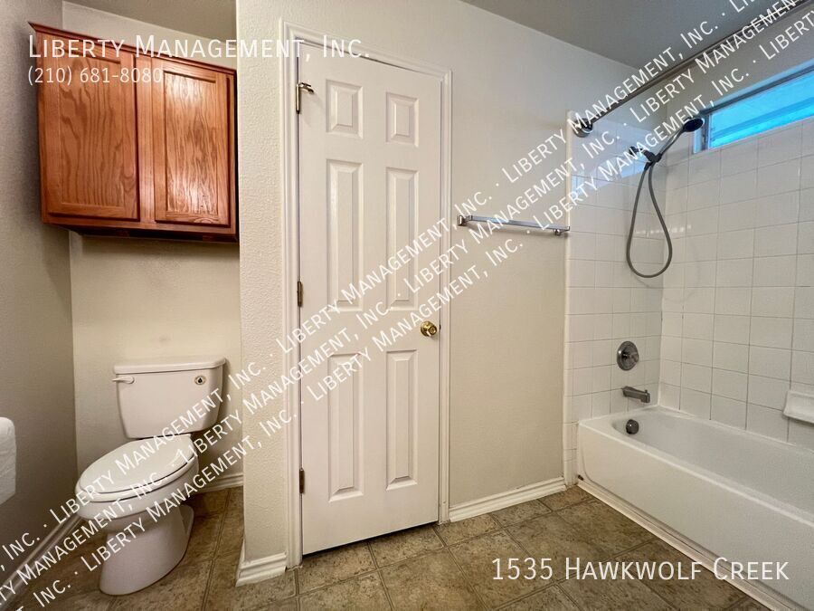 Beautiful one story home in a cul-de-sac property image
